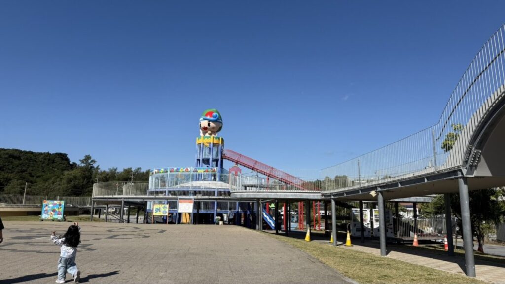 道の駅ぎのざの巨大遊具全景