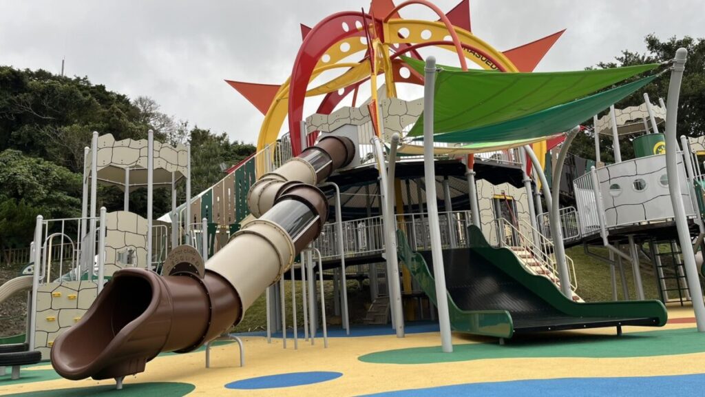 浦添大公園の複合遊具1