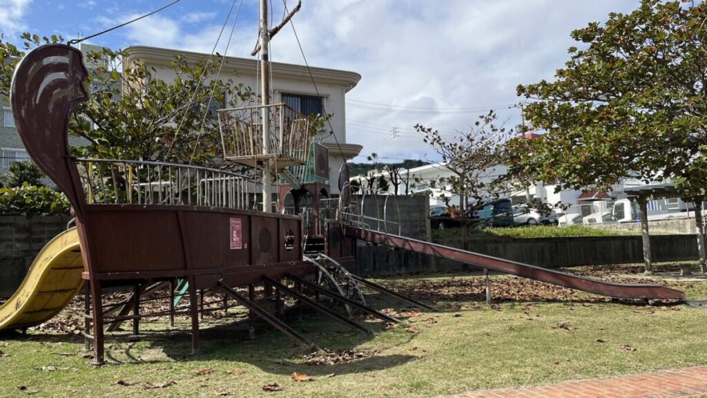 船型遊具の別角度