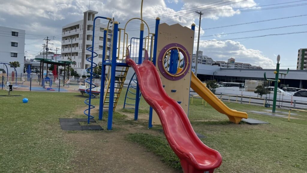 ナガサ公園 滑り台