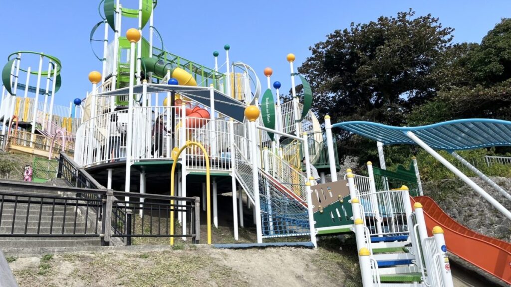 海軍壕公園 ガジュマルラビリンス 全景