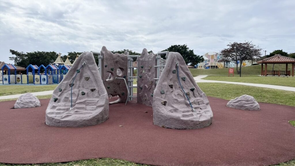 ロッククライミング遊具