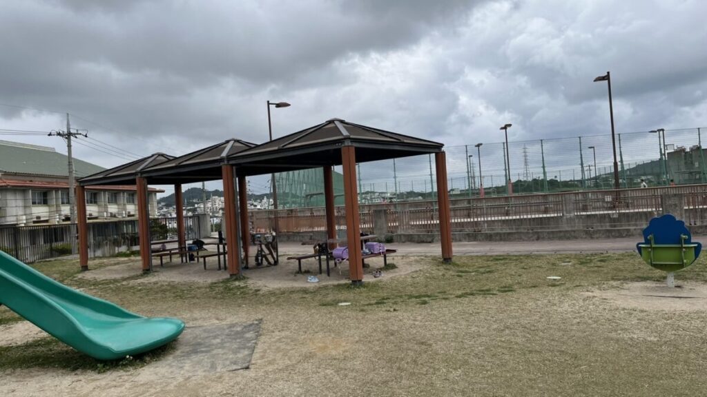 屋根付きベンチ