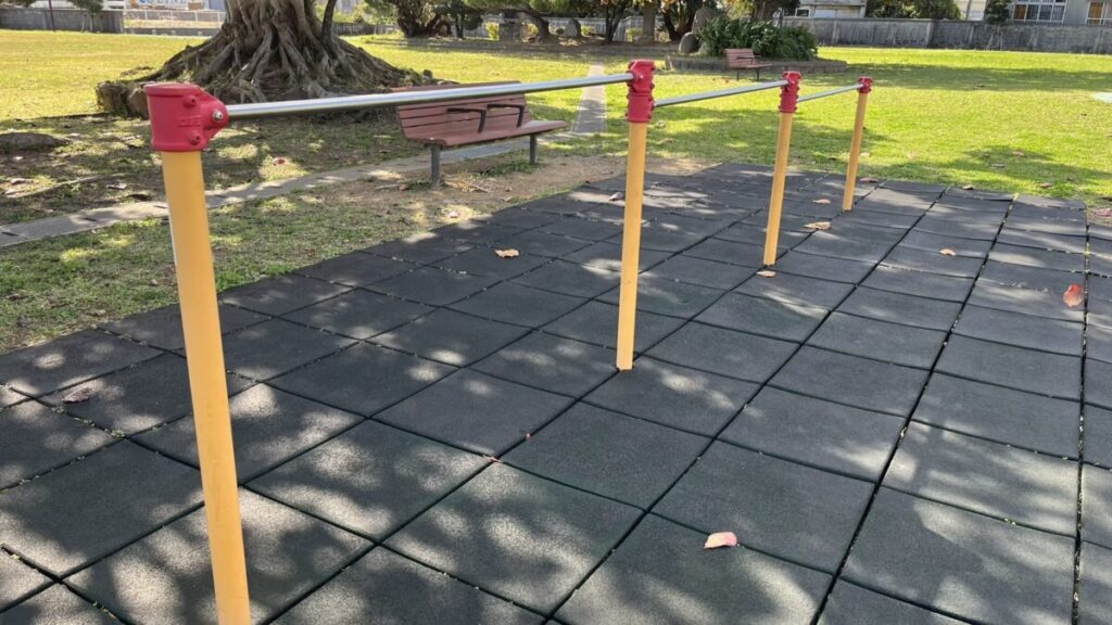 高さの違う鉄棒