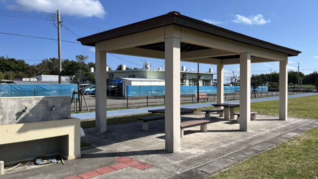 屋根付きの東屋