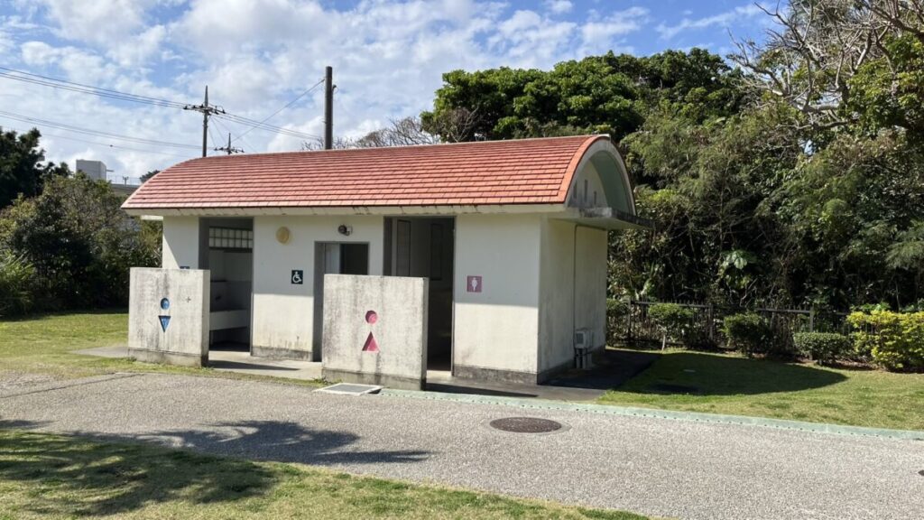 比屋良川公園の駐車場