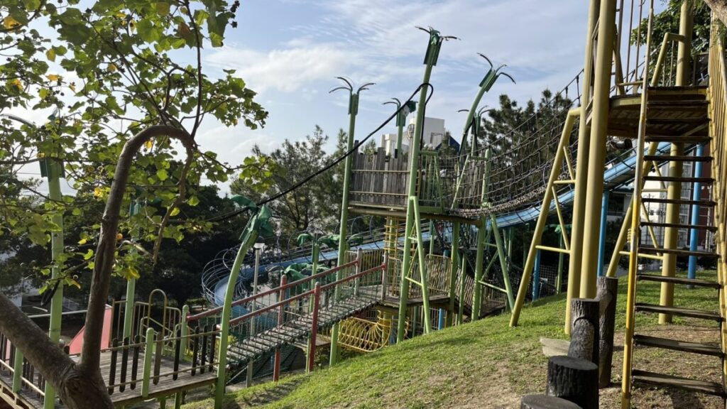 コンビネーション遊具の別角度